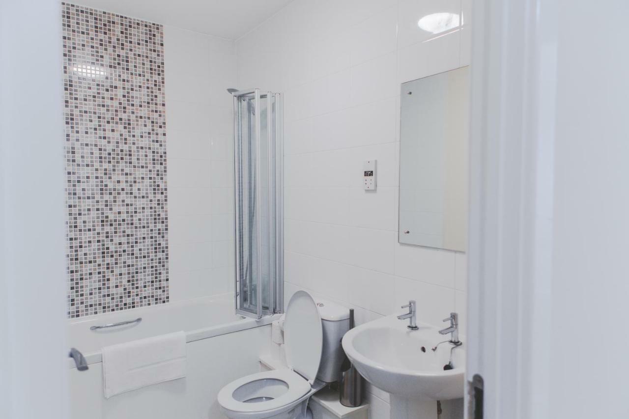 Salford Holiday Apartment マンチェスター エクステリア 写真