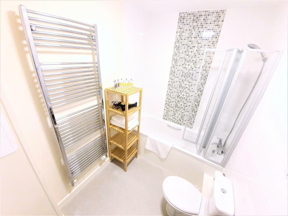 Salford Holiday Apartment マンチェスター エクステリア 写真