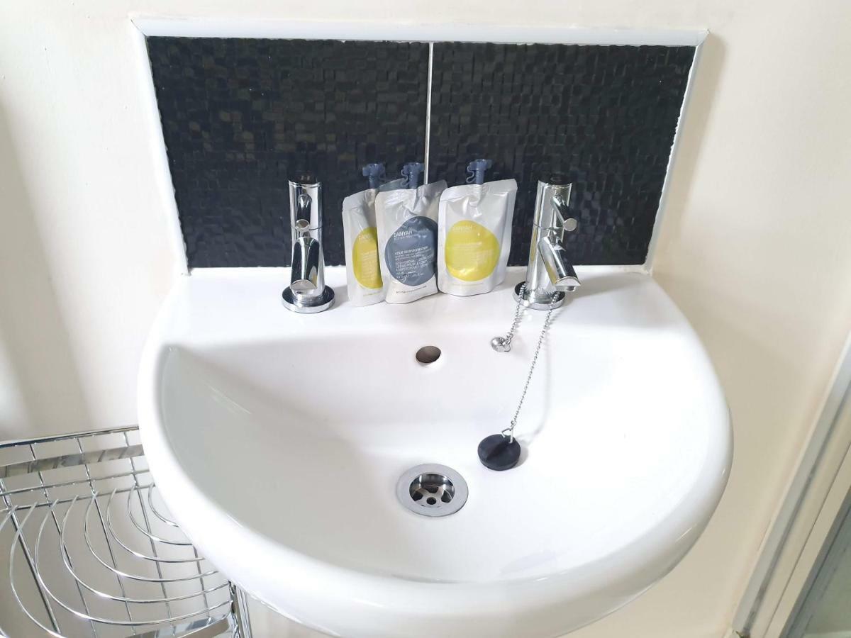 Salford Holiday Apartment マンチェスター エクステリア 写真